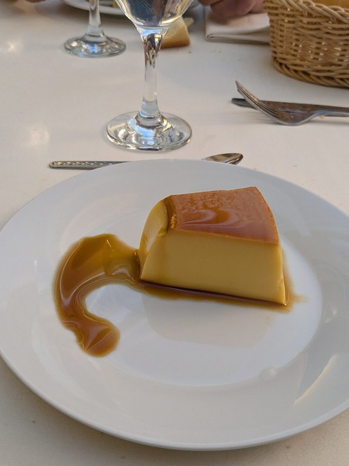 Pudim cremoso — doce artesanal da Confeitaria Doce Encanto